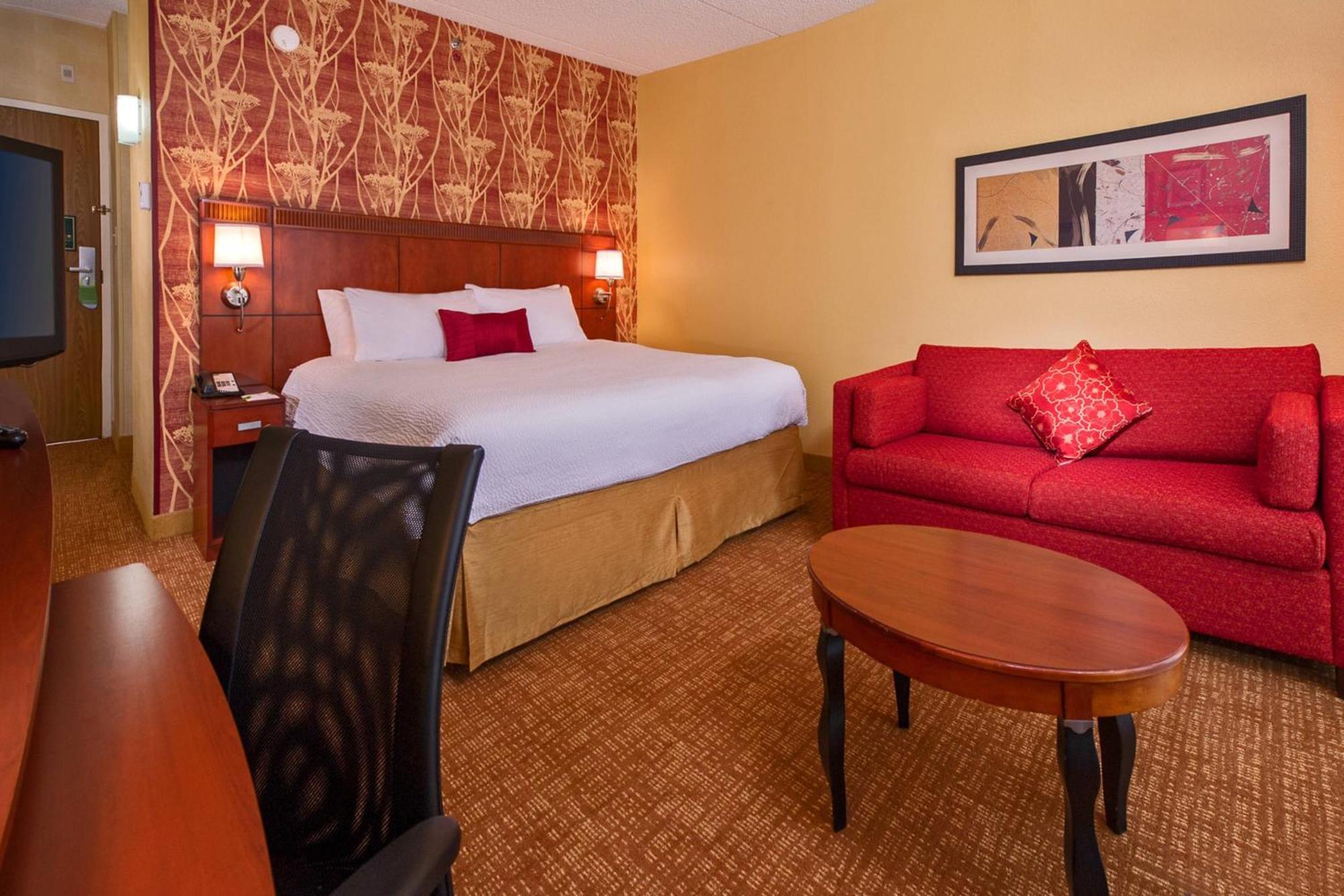 Отель Courtyard By Marriott Richmond West Dumbarton Экстерьер фото