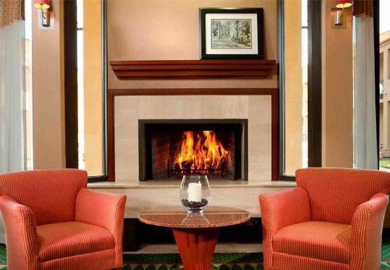 Отель Courtyard By Marriott Richmond West Dumbarton Экстерьер фото